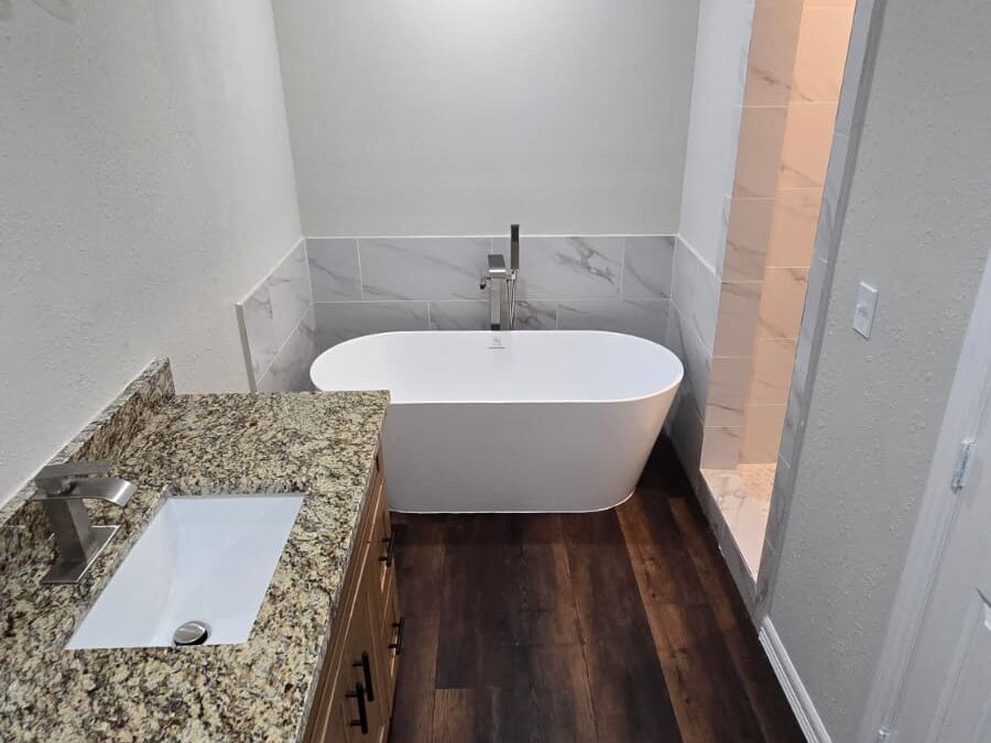 Walk-In Showers vs. Bathtubs: Which Is Right for Your Houston Home?